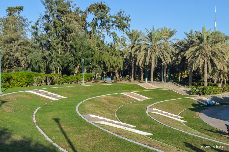 Парк рядом с пляжем в Дубае