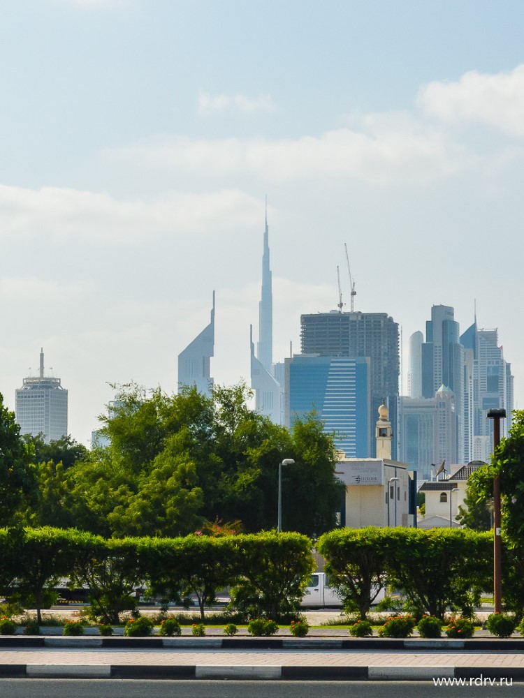 Вид на небоскребы Дубай