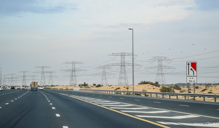 Дорога между Дубаем и Абу-Даби