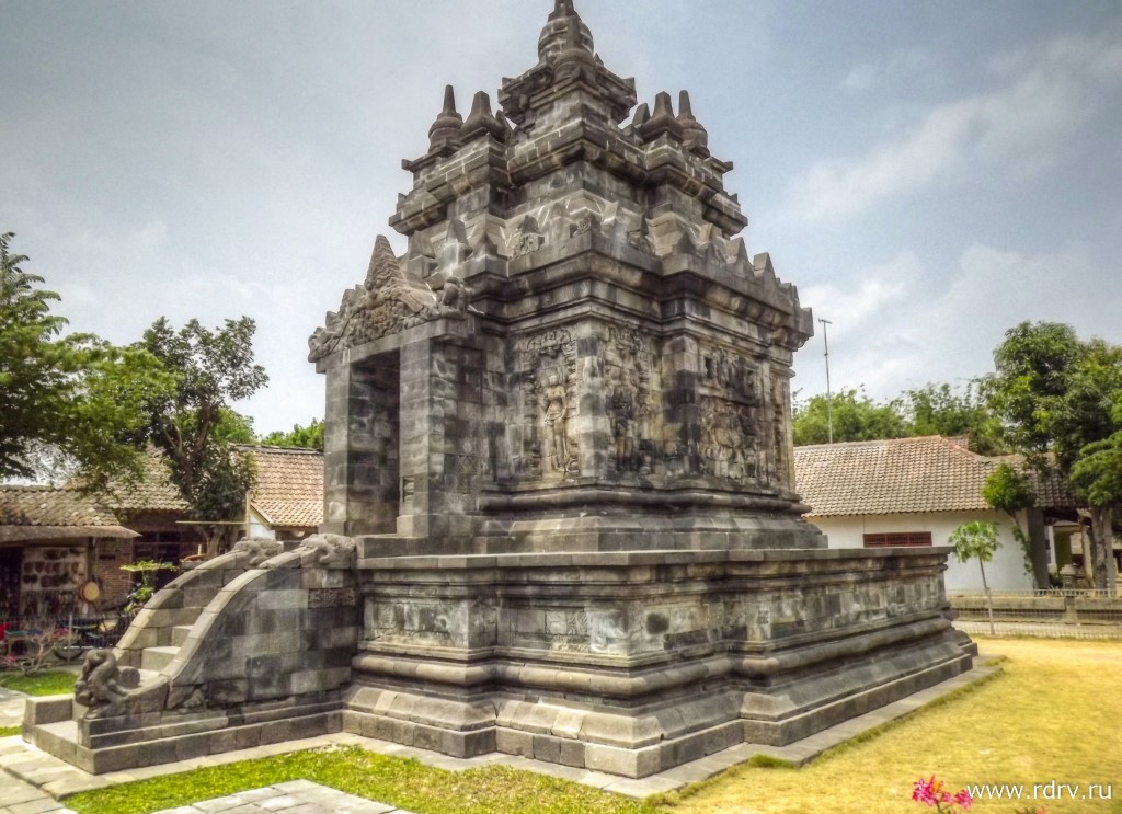 Храм на острове Ява