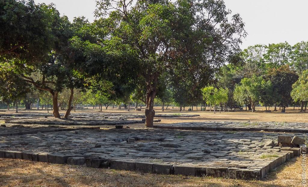 Сортировка каменных блоков храма Прамбанан
