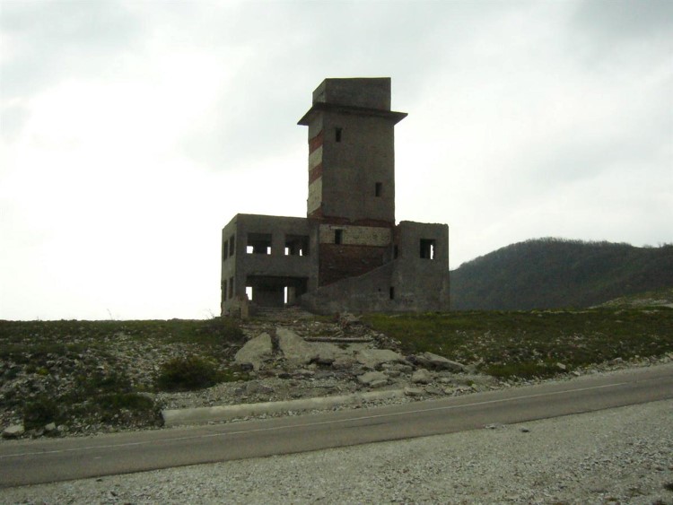 Башня по пути на Комсомольскую поляну