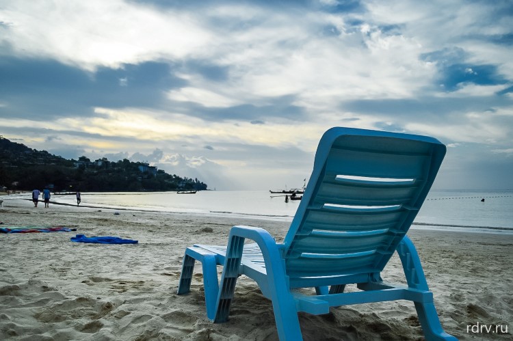 Лежаки на пляже Камала, Таиланд, Пхукет