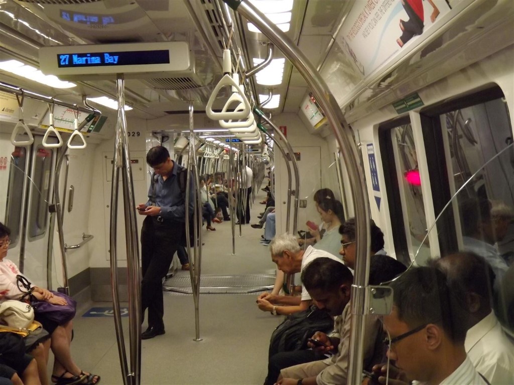 Вагон сингапурского метро