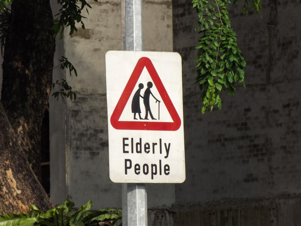 Дорожный знак Пожилые люди