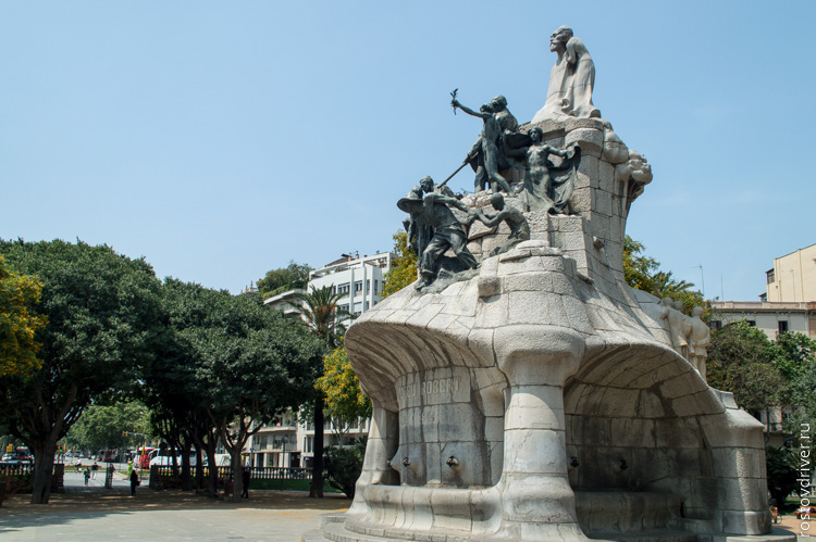 Памятник в Барселоне