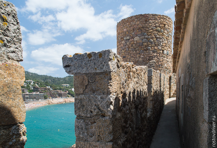 Стена и башня крепости