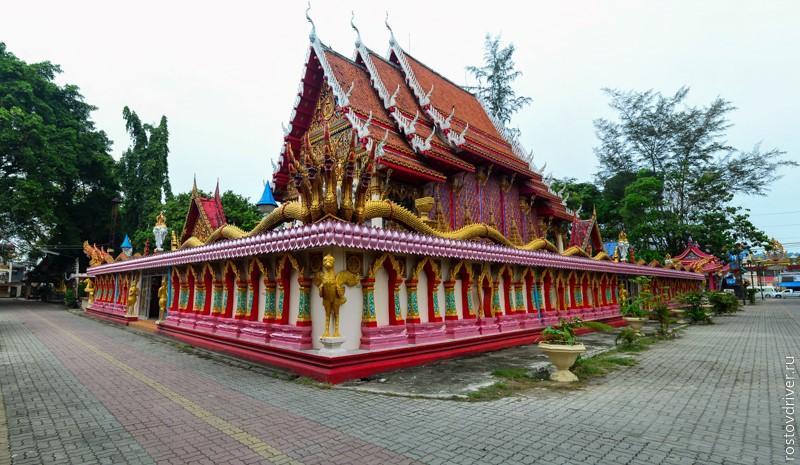 Большое здание буддийского храма