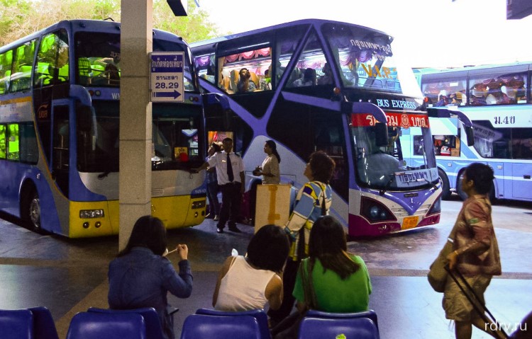 Междугородные автобусы на автобусной станции в Пхукете
